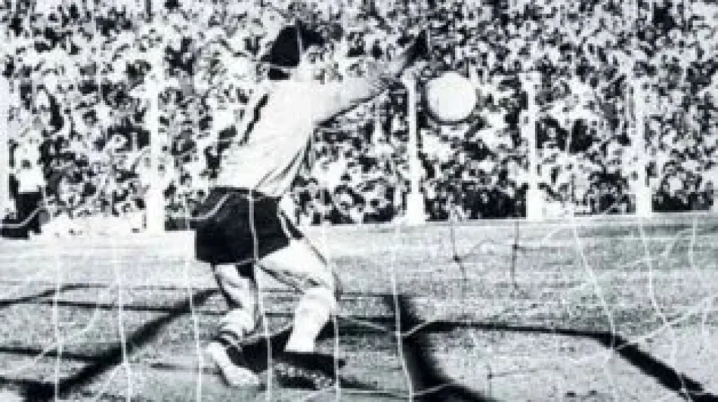 El día que el Chango Cárdenas atajó un penal para Racing