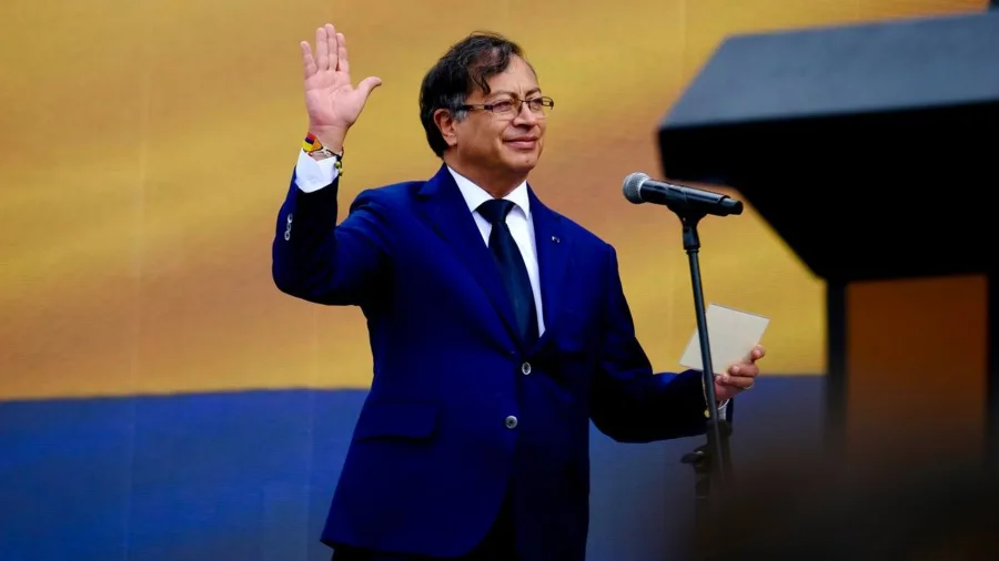 Colombia: Petro completa su gabinete e inicia su histórica gestión en la presidencia