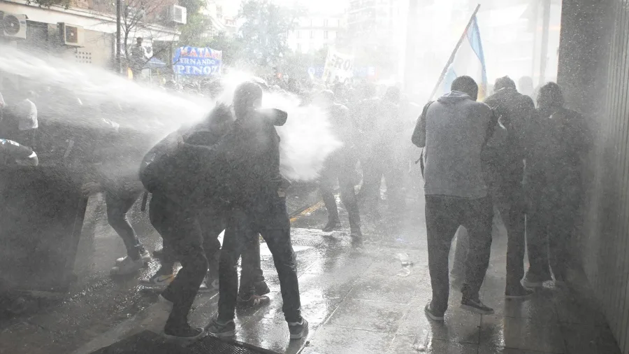 Juntos por el Cambio culpó a los manifestantes por la represión de la Policía porteña en Recoleta