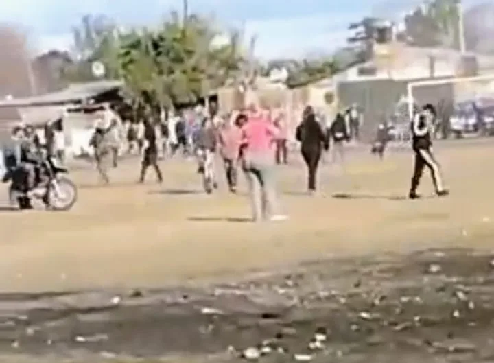 Calle Cerrillos con C de crimen: una representación de la violencia extrema en zona oeste