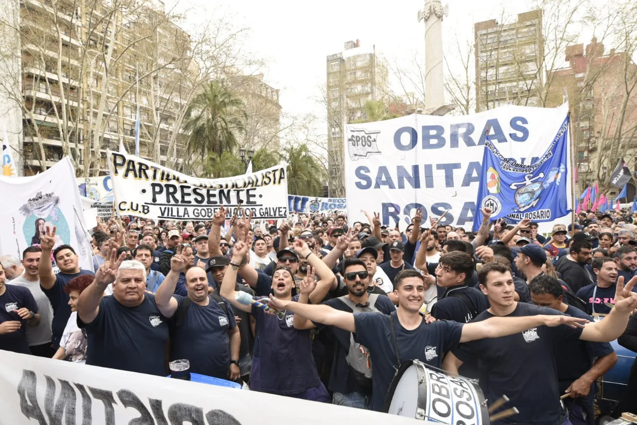 Masiva movilización en el centro de Rosario "en defensa de Cristina y la democracia"