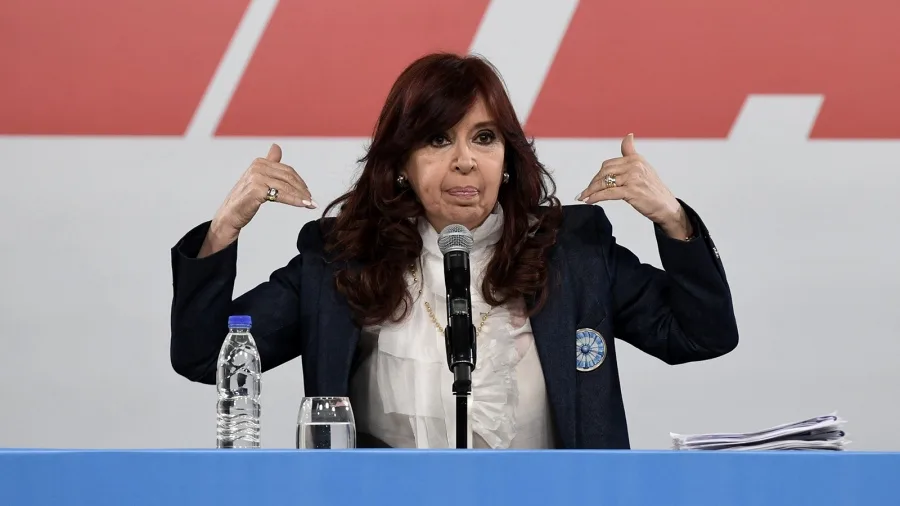 Cristina Kirchner: "Estoy ante un pelotón de fusilamiento mediático-judicial"