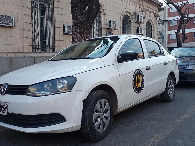 Dos uniformados de Los Pumas presos por quedarse con mercadería de un conductor a cambio de no labrar una infracción
