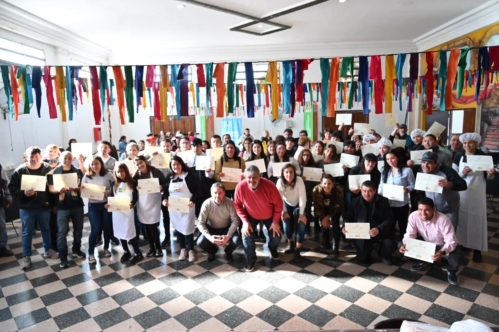 V.G.Gálvez: Ricci entregó diplomas tras finalizar los cursos municipales de capacitaciones en oficio