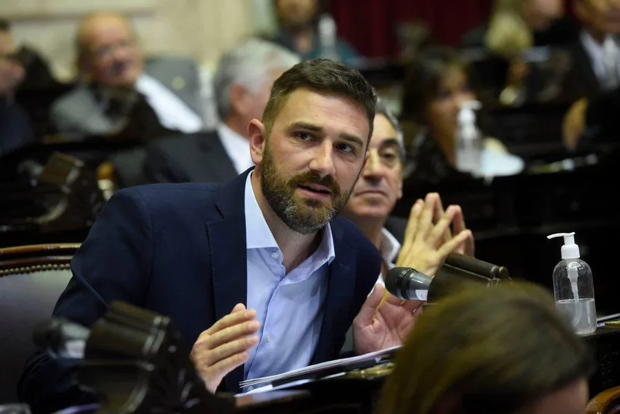 Estévez dijo que Nación es responsable del ecocidio y pidió declarar emergencia ambiental sobre las