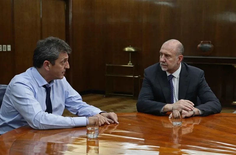 Sintonía productiva: Perotti y Massa hablaron del Acueducto, las importaciones y la deuda histórica