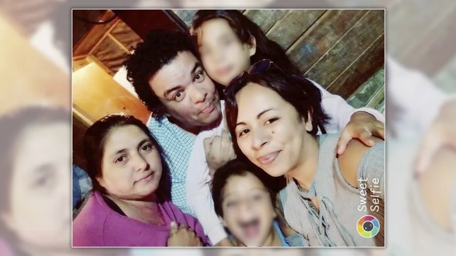 La familia del primer enfermero muerto de Covid intenta recuperar un celular con sus fotos
