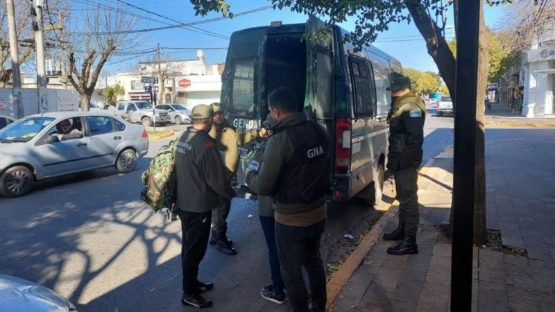 Un abogado, un comisario y otros ocho detenidos en una causa por venta de drogas y lavado