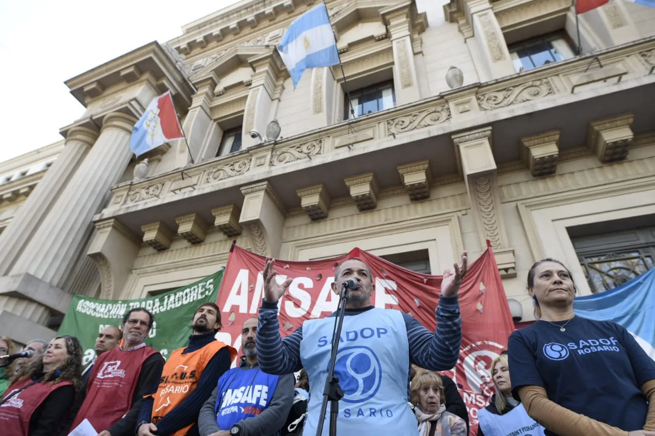 Gremios reclamaron frente a Gobernación la reapertura de paritarias
