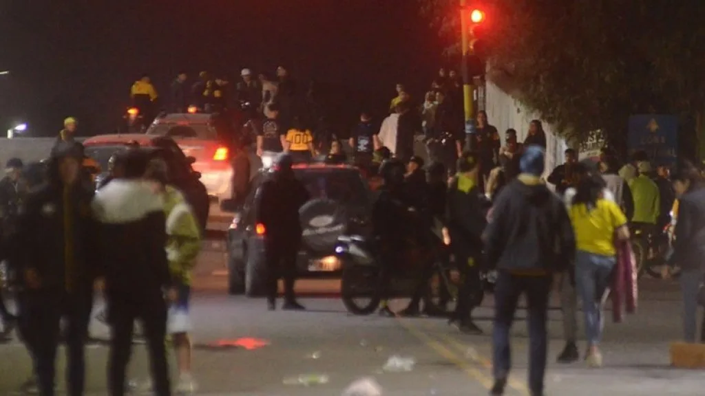 Dos facciones de la barra de Olimpo se enfrentaron a tiros y pedradas