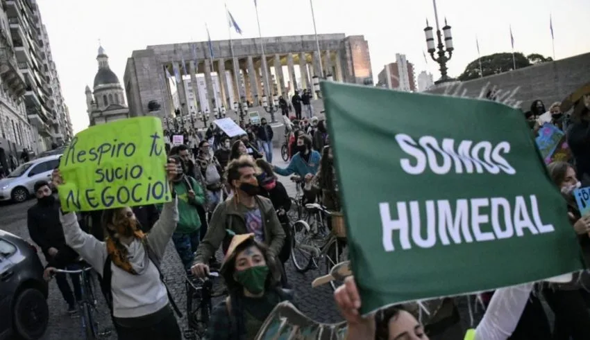 Exigen el cese de las quemas en las islas del Paraná y el tratamiento de la ley de humedales