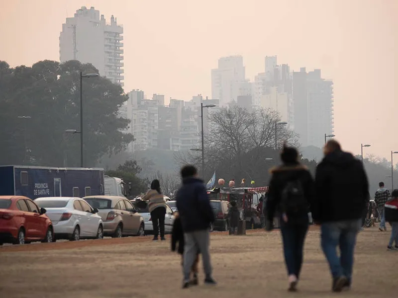 Recomiendan suspender el uso de lentes de contacto ante la presencia de humo por incendios del Delta