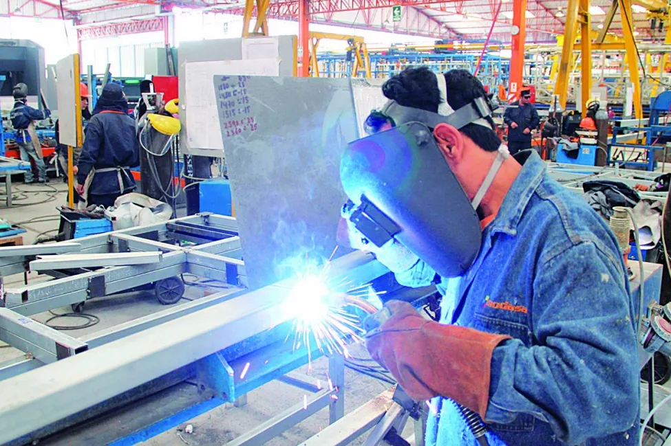 La producción industrial pyme registró en julio una mejora de 1,7% interanual