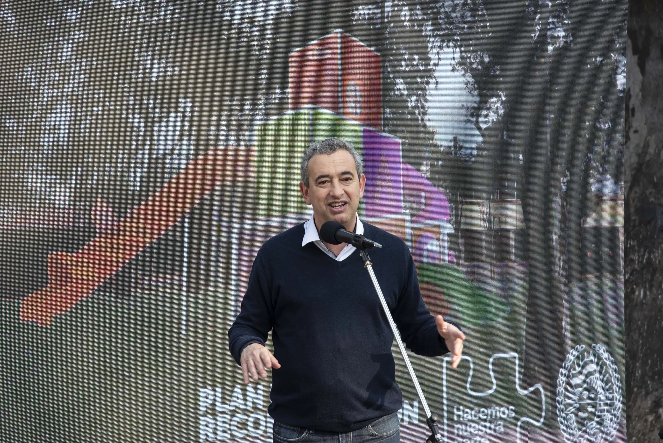 El intendente Javkin presentó el plan de reconstrucción de espacios públicos