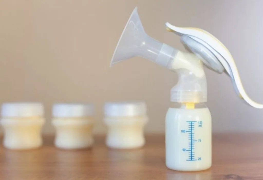 Alertan sobre un "vampiro blanco" que busca mujeres lactantes para comprar su leche