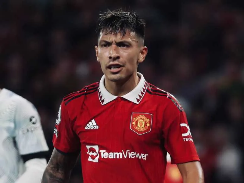 Manchester United, con una soberbia actuación del ex leproso Lisandro Martínez, le ganó a Liverpool
