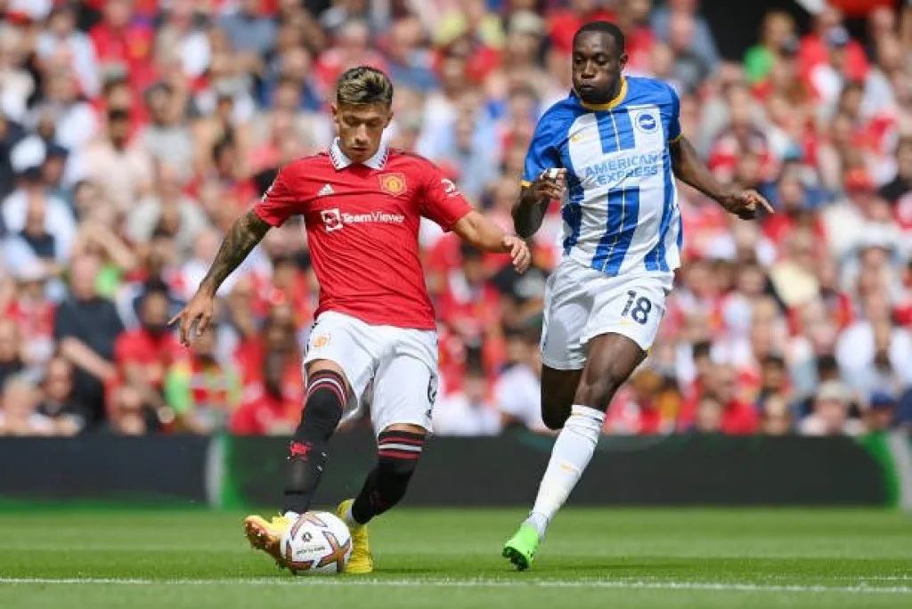 El ex leproso Lisandro Martínez debutó en Manchester, pero el United cayó en Old Trafford
