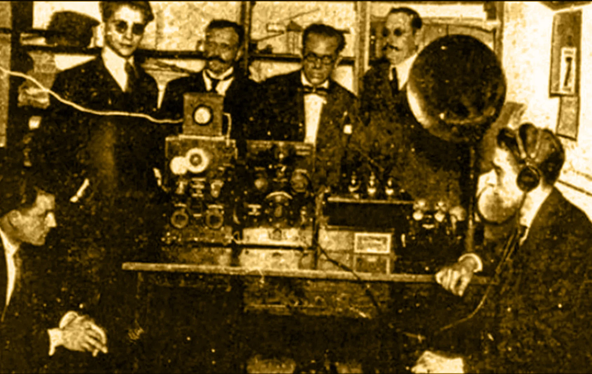 Por los Locos de la Azotea, este 27 de agosto se festeja el día de la radio en la Argentina