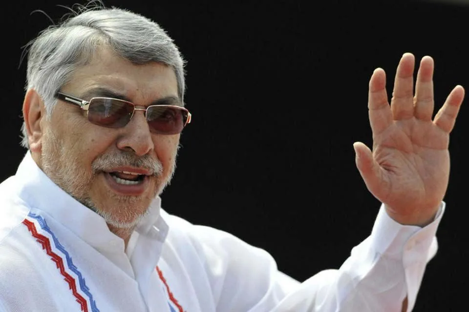 El ex presidente de Paraguay Fernando Lugo sufrió un ACV y está conectado a un respirador