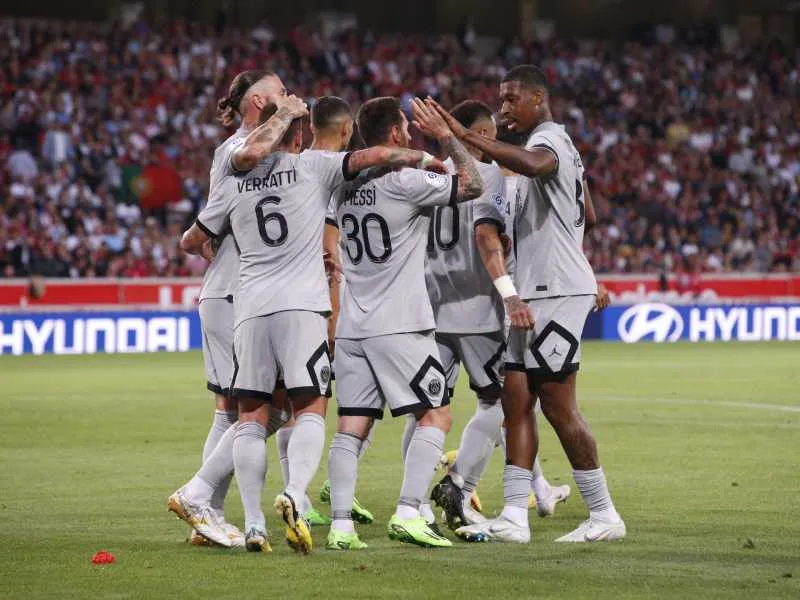 De la mano de un Messi genial, autor de un verdadero golazo, el PSG aplastó a Lille