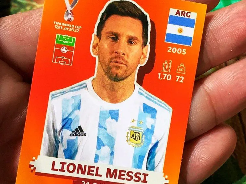 Le tocó la figurita de Messi, pidió un auto a cambio y le ofrecieron un terreno