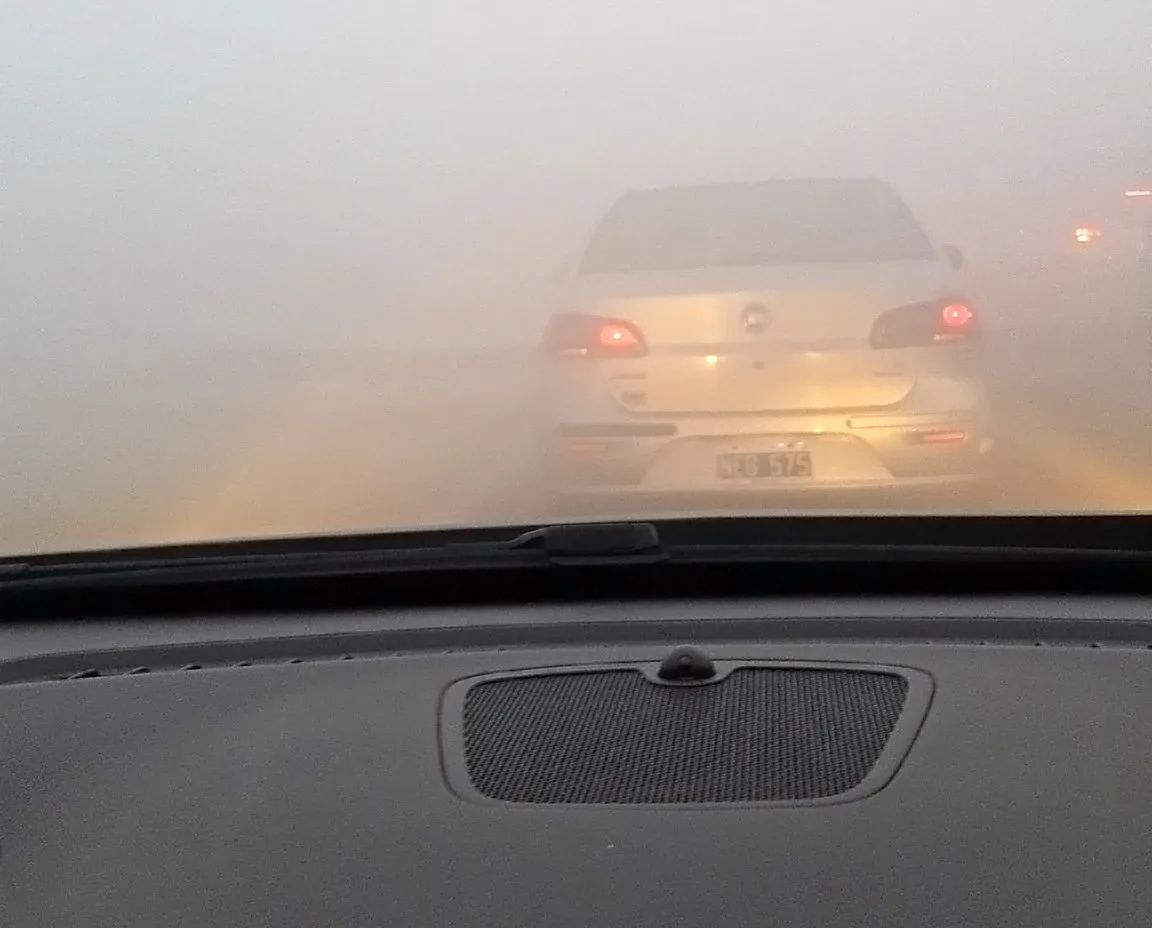 Otra vez: siniestro vial con camiones y autos en autopista a Buenos Aires por niebla y humo