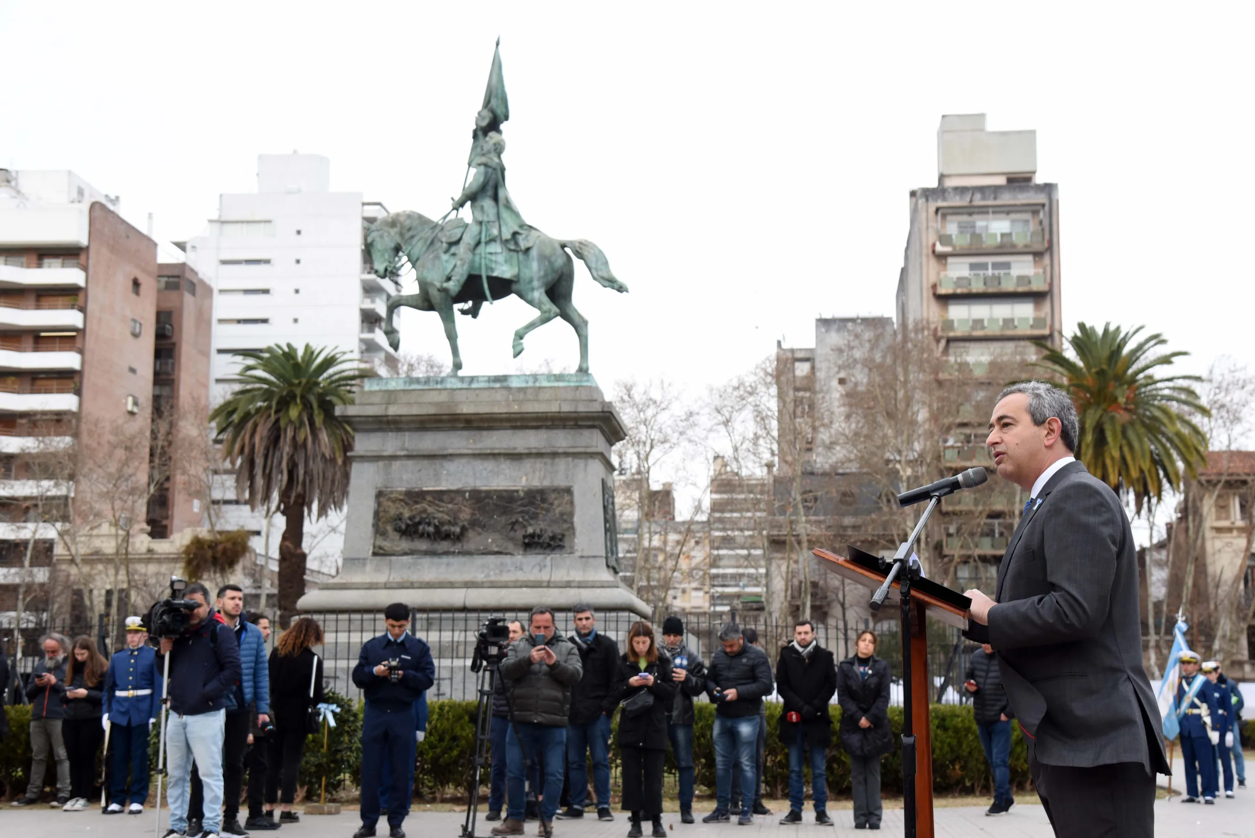 Javkin en el izamiento de este 17 de agosto: "San Martín es un ejemplo en la historia de alguien obsesionado por unir”