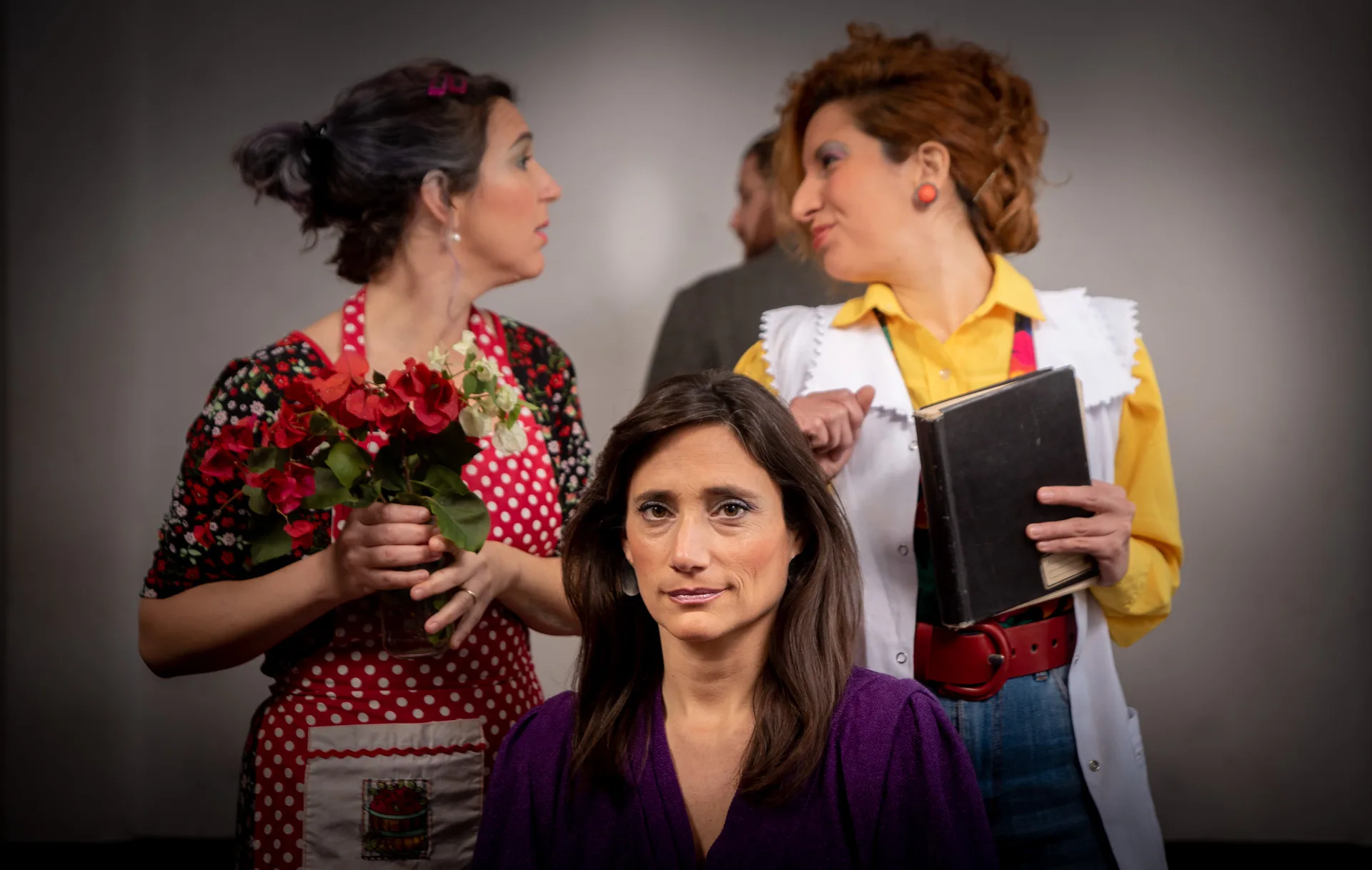 Tres mujeres y un fantasma, entre los claroscuros del imaginario pueblerino de mediados de los 80