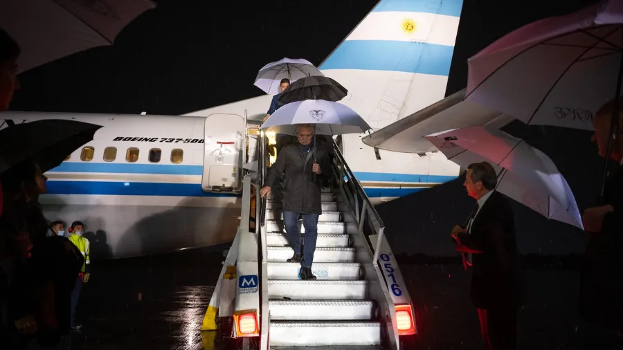 El presidente Alberto Fernández llegó a Colombia para asistir a la asunción de Gustavo Petro