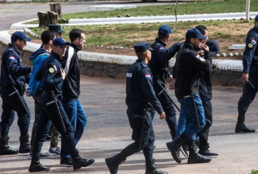 Paraguay: 35 presos de alta peligrosidad escaparon de una cárcel: ¿pueden cruzar a la Argentina?
