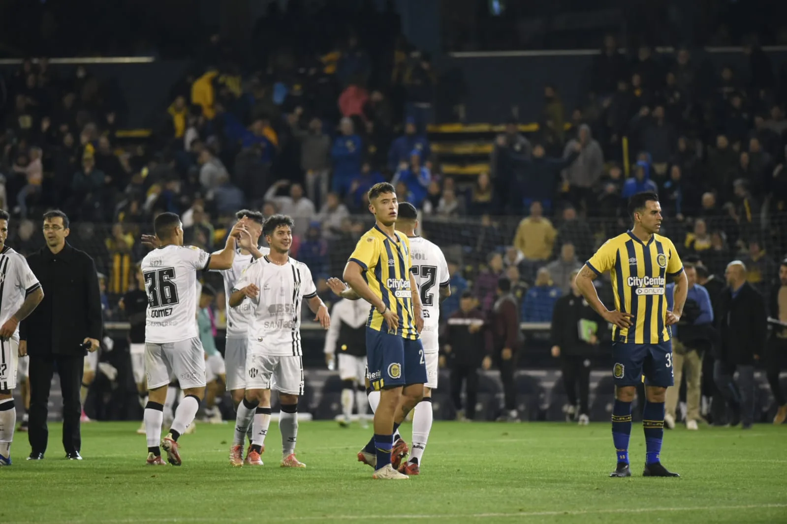 Ninguno se salvó del aplazo en la goleada del Ferroviario sobre el Canalla en Arroyito