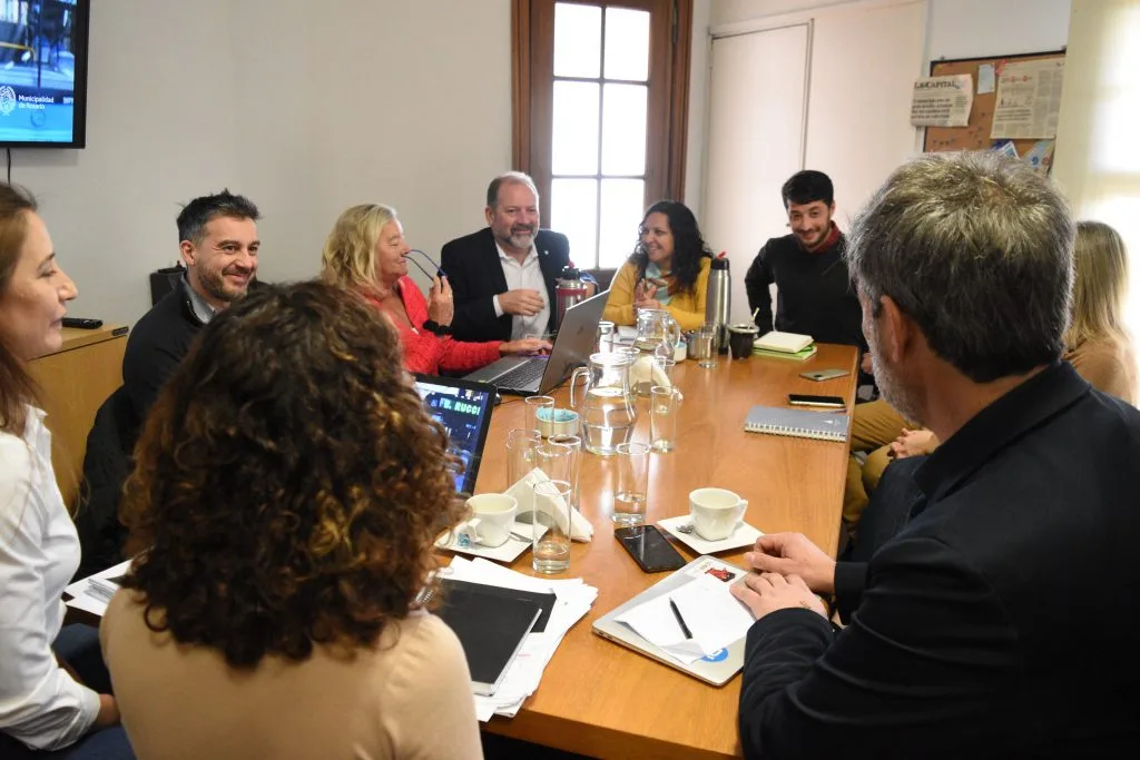 Días clave para el transporte: se define un nuevo aumento del colectivo y la llegada de la Sube
