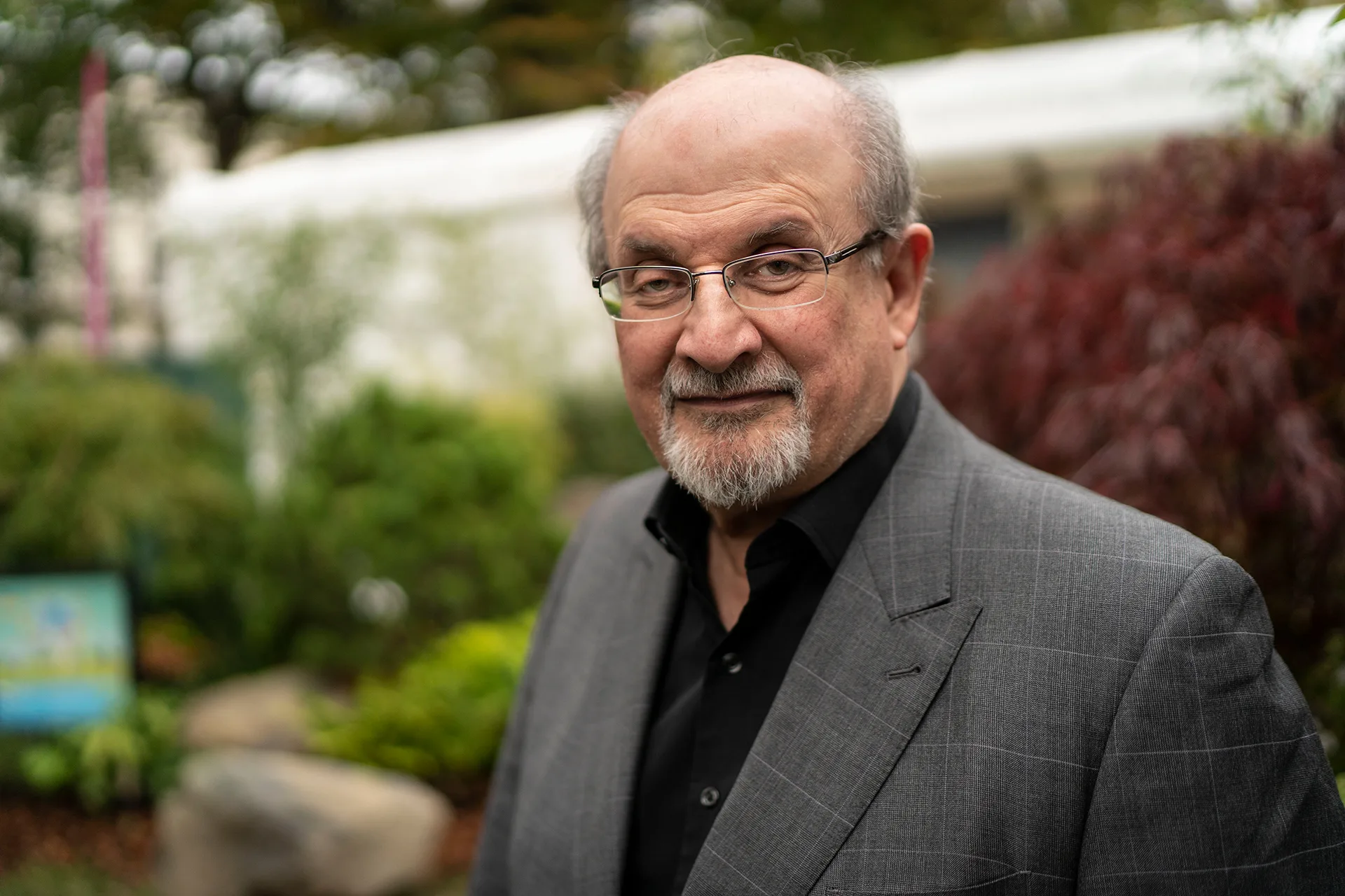 Apuñalaron al escritor Salman Rushdie durante una lectura pública en Nueva York