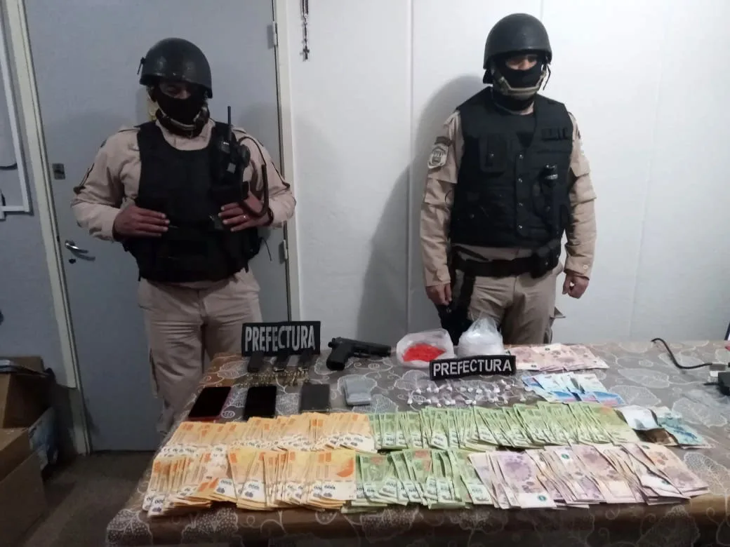 Allanan a clanes ligados a Los Monos: secuestran 3 millones de pesos y armas