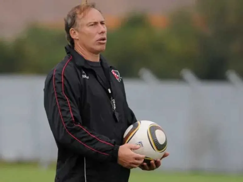 Roberto Sensini será el entrenador de Newell's y tendrá su segundo ciclo en el Parque