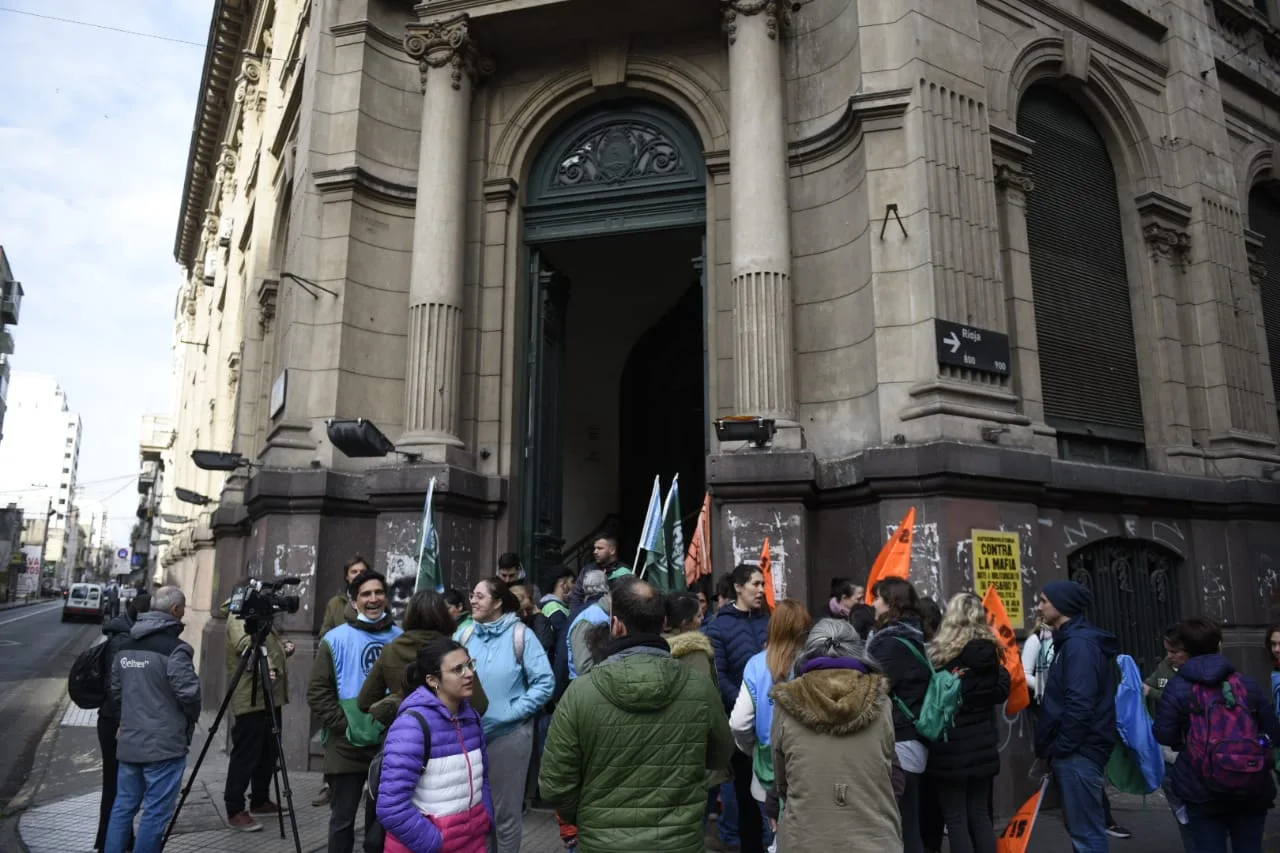Profesionales de la salud realizan una jornada provincial de protesta por reapertura de paritarias