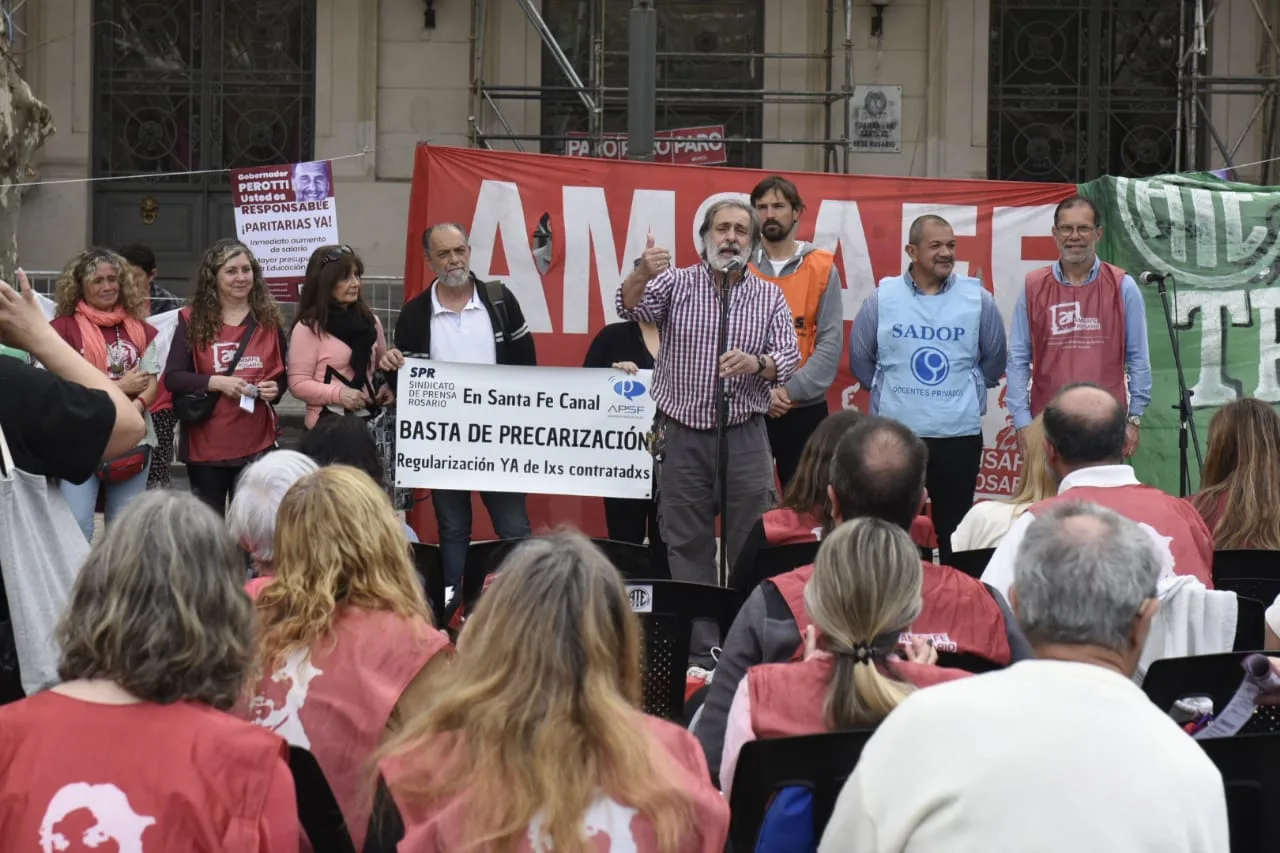 Santa Fe Canal: el Sindicato de Prensa Rosario protestó en Gobernación por la precarización laboral