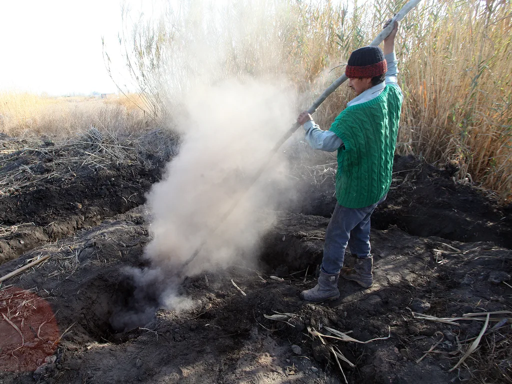 El fenómeno de la tierra que arde en Mendoza e inquieta a todo un pueblo
