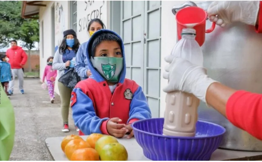 Unicef alertó que más de un millón de niños, niñas y adolescentes saltean una de las comidas