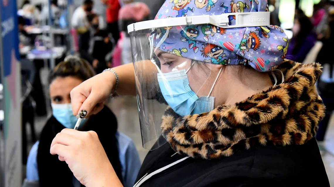 Covid 19: comienza la vacunación con quintas dosis a mayores de 50 años