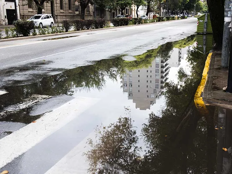 Miércoles con tormentas aisladas, chaparrones y un poco de respiro al calor
