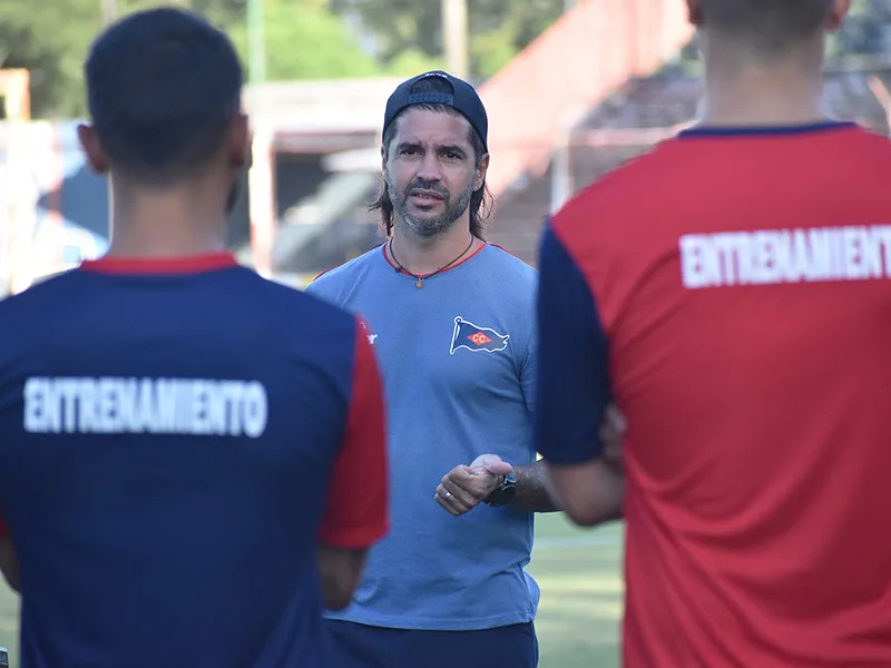 Equipo en mente: el Chino Vizcarra ya tendría el once de Central Córdoba para el debut