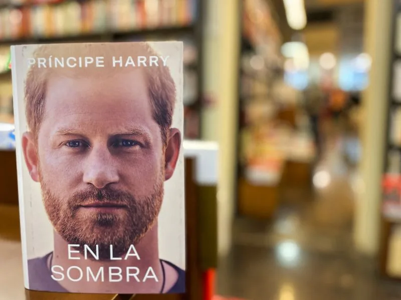 "En la sombra", el libro del príncipe Harry, se convirtió en número uno en ventas a nivel planetario