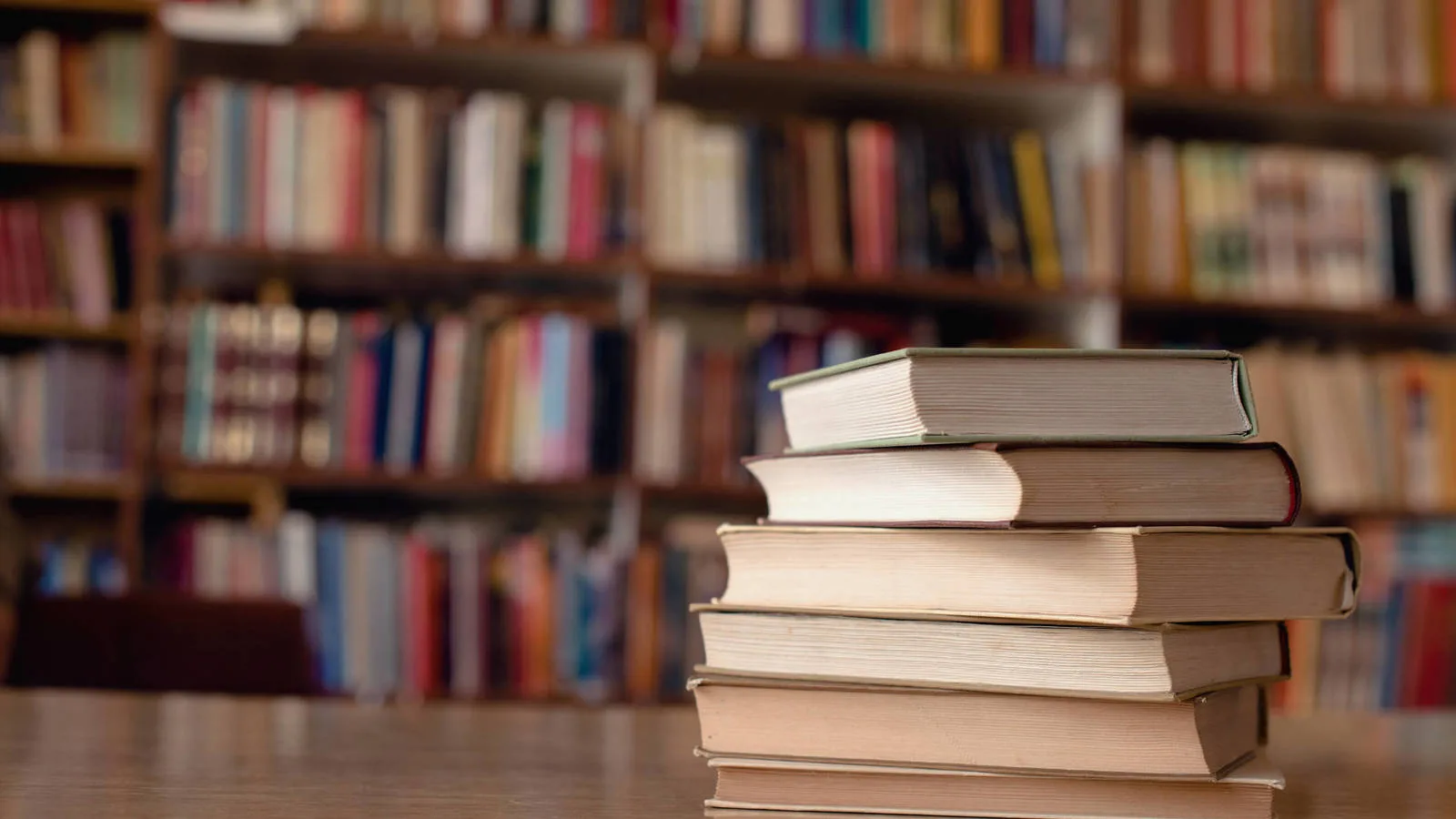 Falta de papel y aumentos por encima de la inflación ponen en riesgo la producción de libros