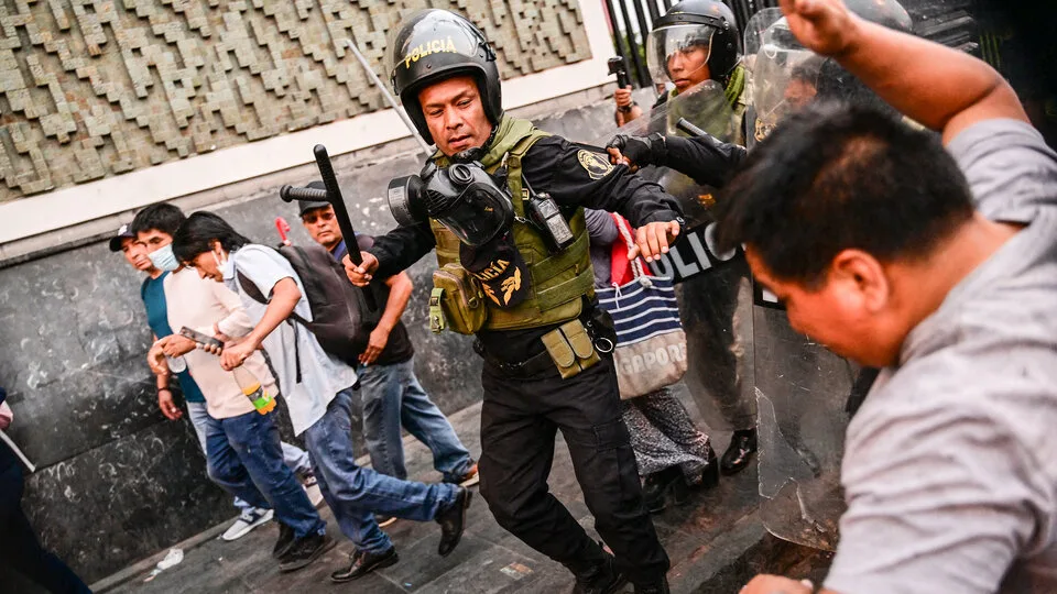 Dina dispara contra Evo: bala, racismo y genocidio, los pilares del gobierno peruano