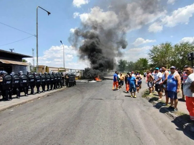 Conflicto en el puerto: distintas organizaciones respaldaron el reclamo de los cinco despedidos