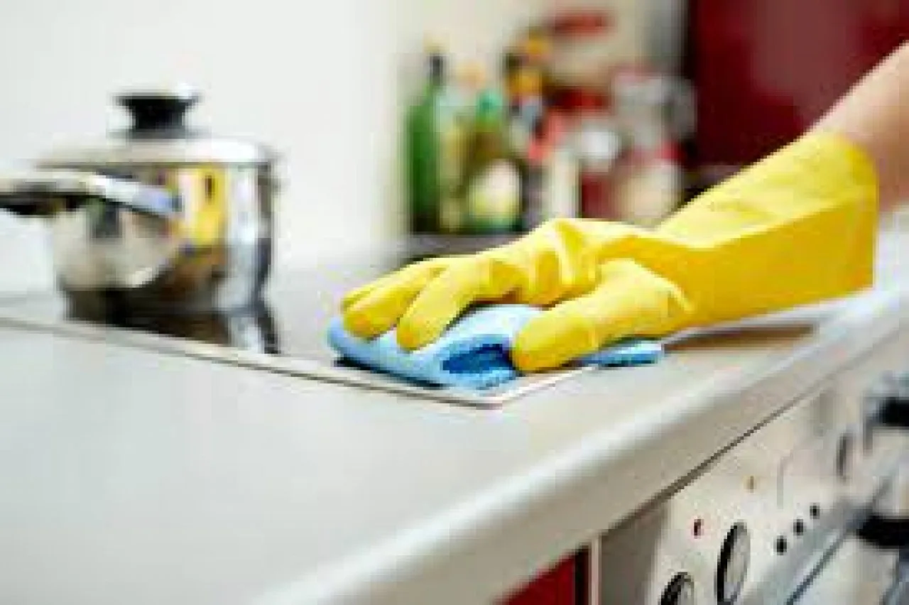 Trabajadores de casas particulares: nueva escala salarial, aportes y contribuciones desde febrero