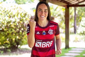 La defensora argentina Agustina Barroso confirmó que continuará su carrera en Flamengo