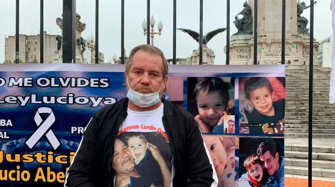 El abuelo de Lucio Dupuy dijo que una de las acusadas le sonrió y le guiñó un ojo en la audiencia