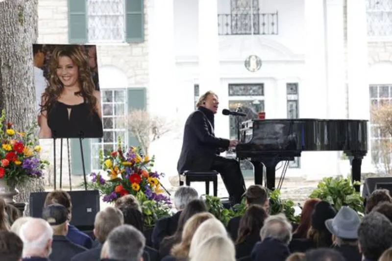 En el funeral de Lisa Marie Presley cantaron Axl Rose, Alanis Morissette y Billy Corgan